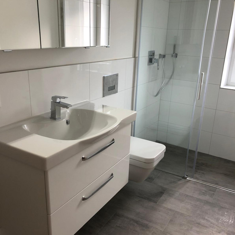 | BADSANIERUNG | FLIESENLEGUNG | GARTEN & AUßENANLAGEN | TROCKENBAU & INNENAUSBAU